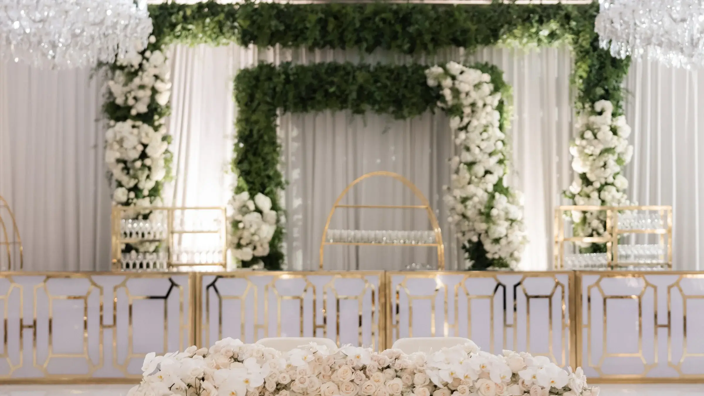 Sweetheart table with cascading white roses before a greenery backdrop at the Four Seasons Hotel Westlake Village